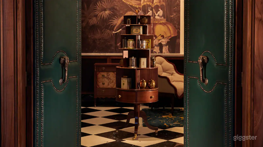 Cozy Afternoon Tea Room in London Photo 4