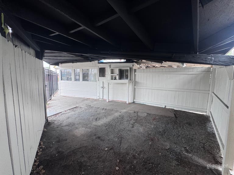  Vintage Burger / Outdoor Seating / Parking 