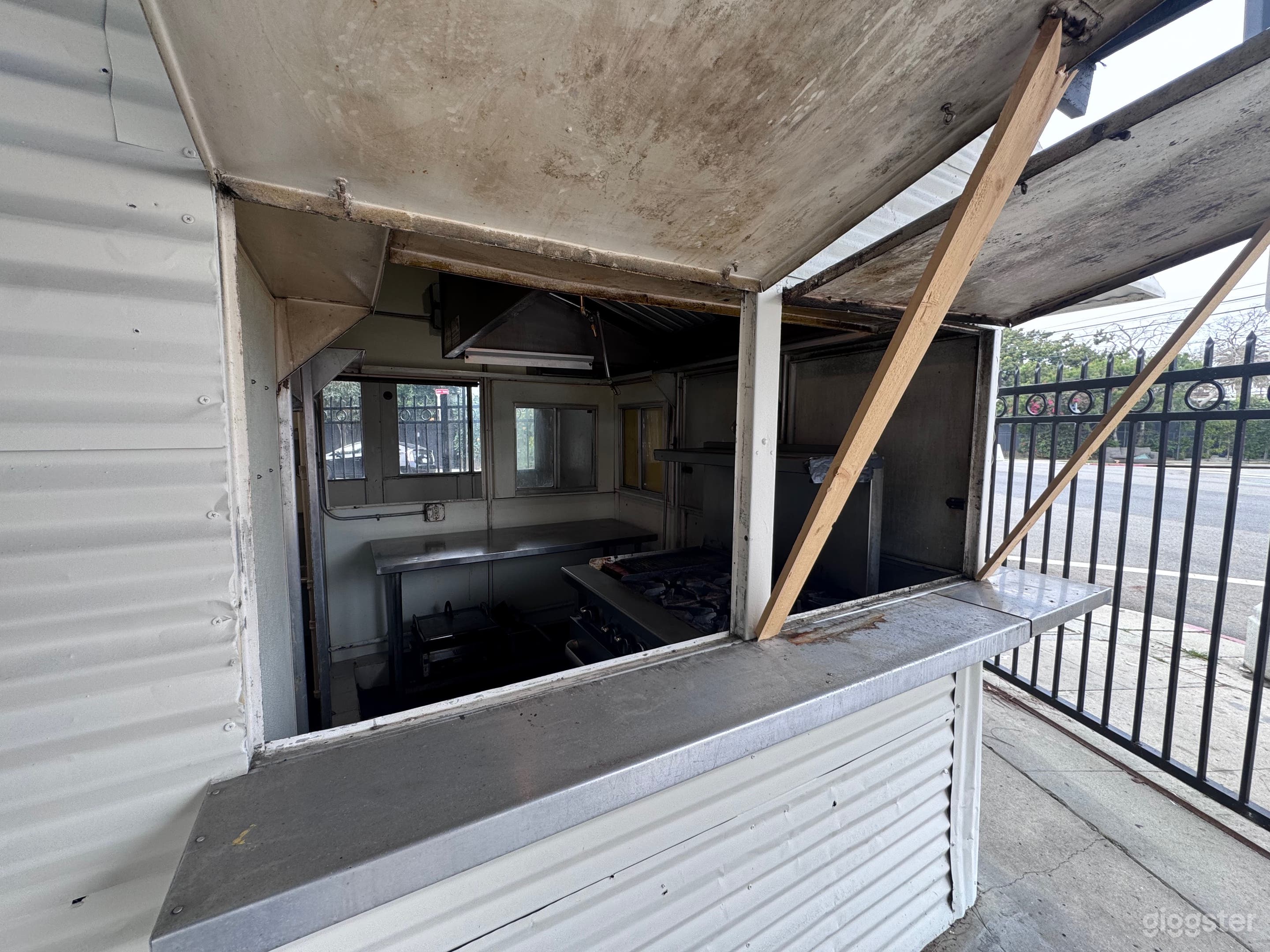 Vintage Burger / Outdoor Seating / Parking Photo 3