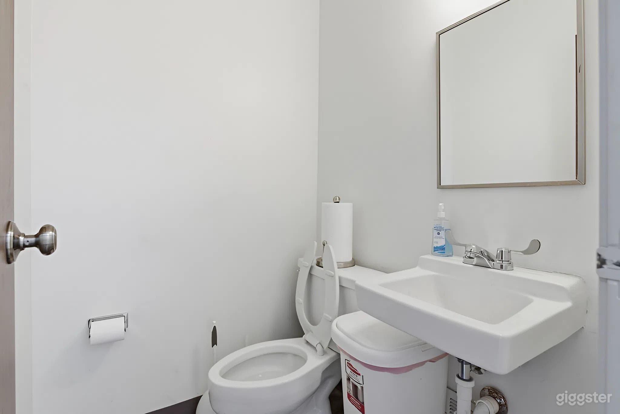 Multiuse studio in industrial park. Photo 4