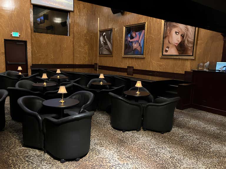  Versatile Loft Venue: Bar, Stage & Loft 