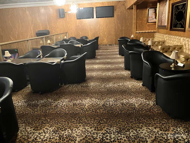  Versatile Loft Venue: Bar, Stage & Loft 