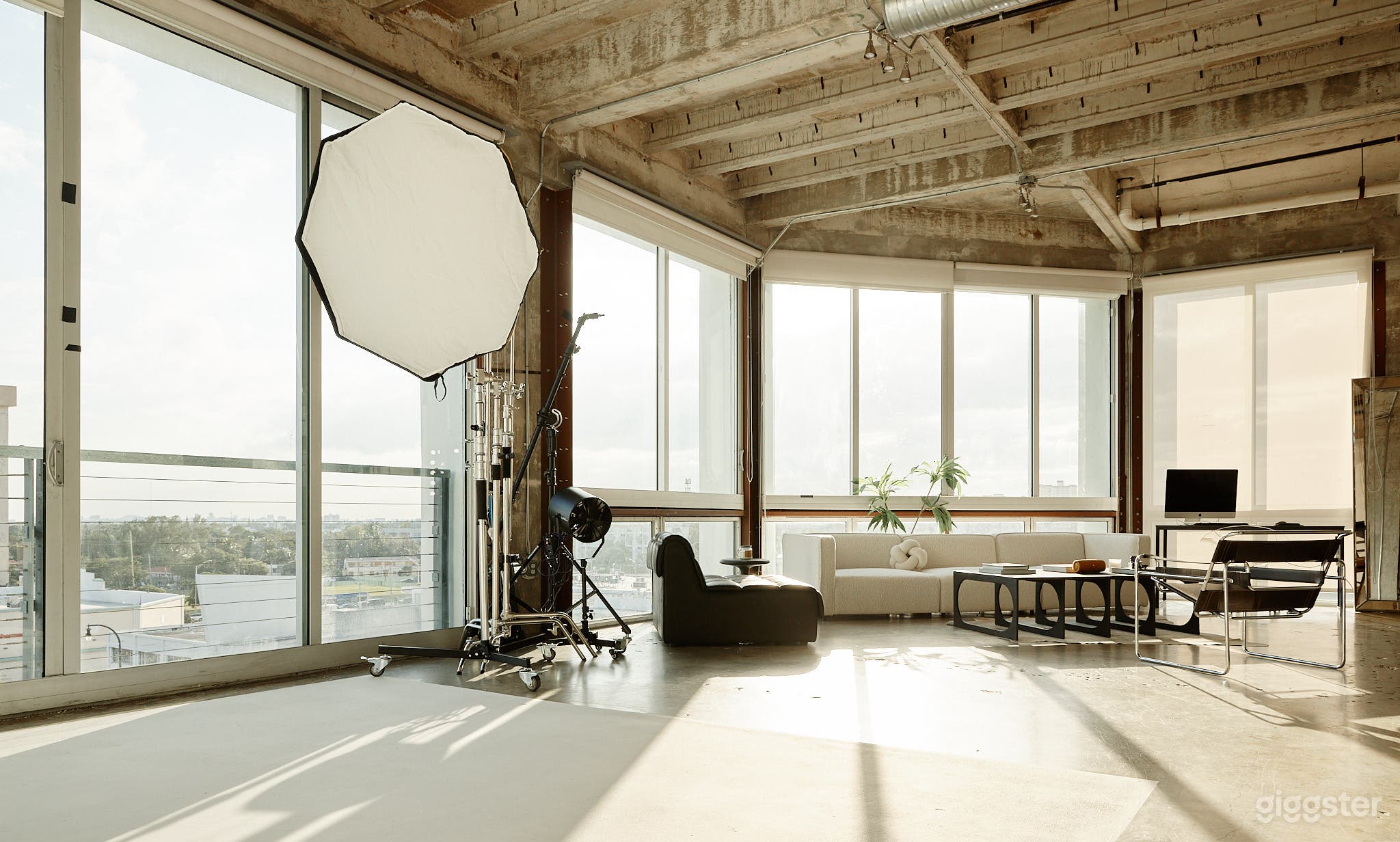 Daylight Loft Photo Studio with High Ceilings Photo 1