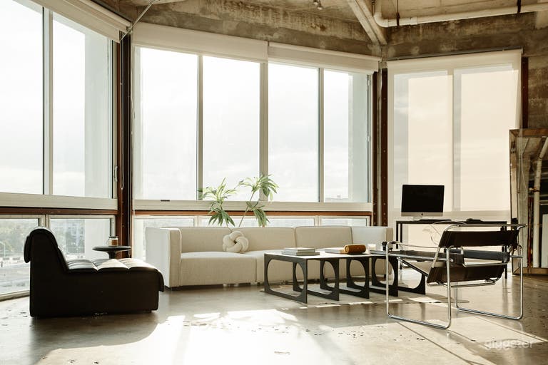  Daylight Loft Photo Studio with High Ceilings 