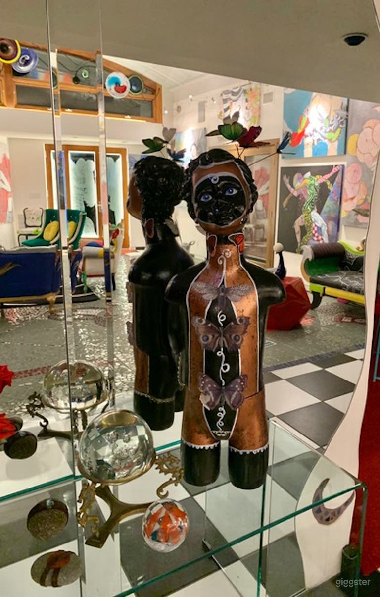  FRONT ROOM has art galore! 