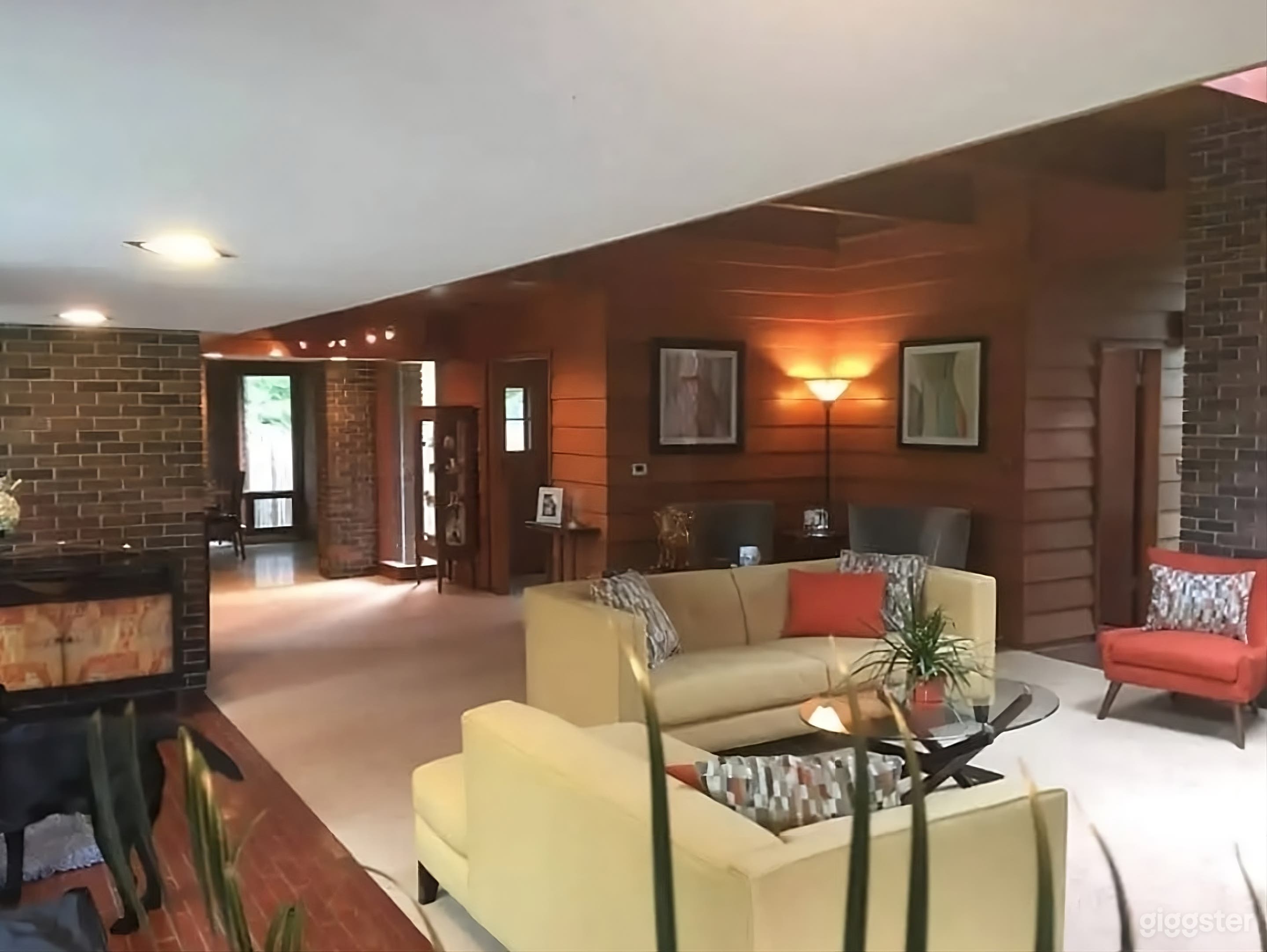 Unique Midcentury Modern Tri-Level Photo 3