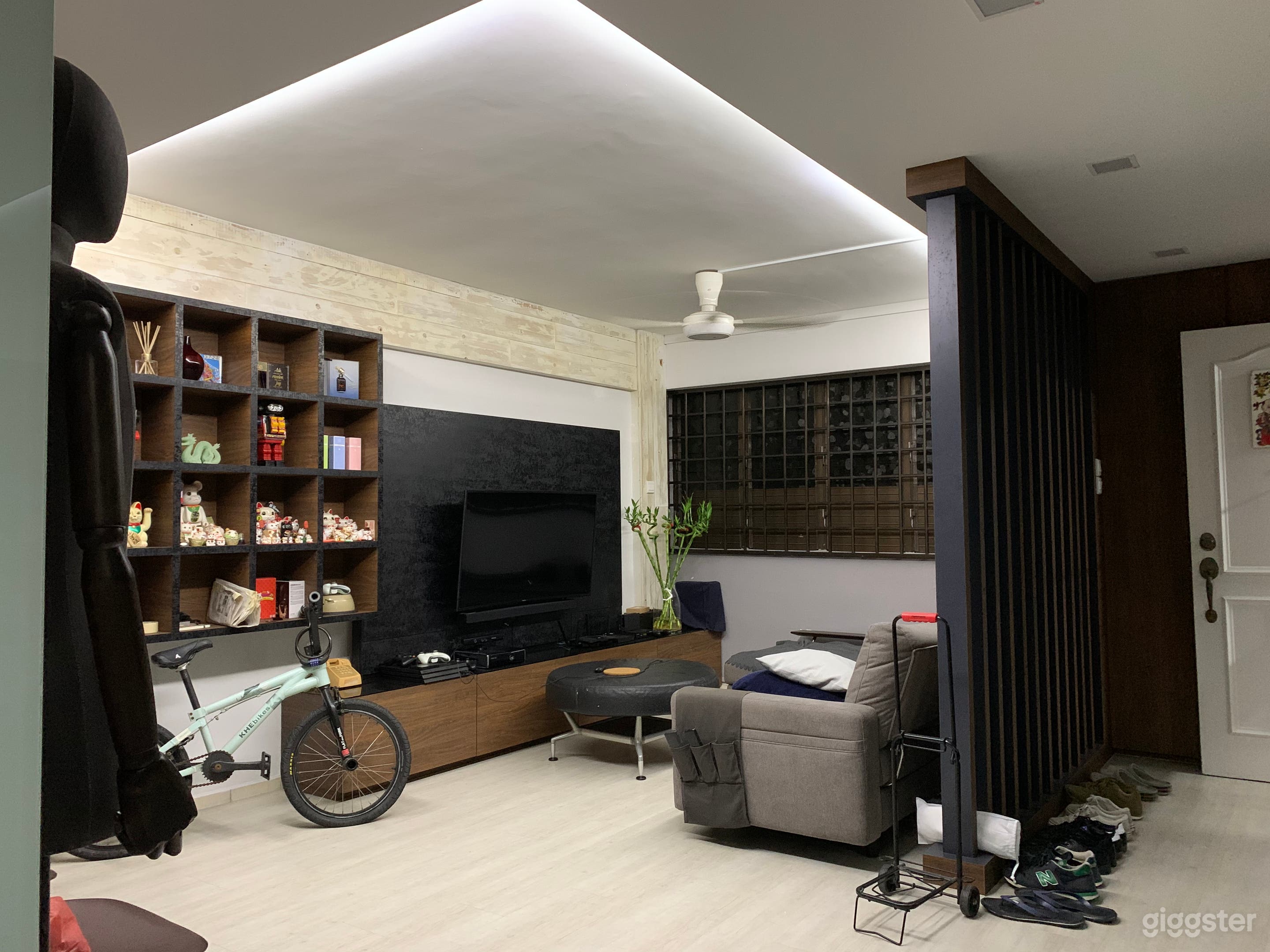Modern & Cozy Home Photo 1