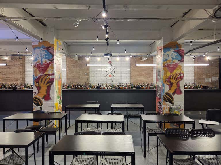  Unique bar school. Open plan perfect for many type of events 