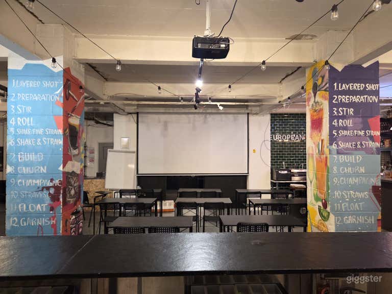  Unique bar school. Open plan perfect for many type of events 