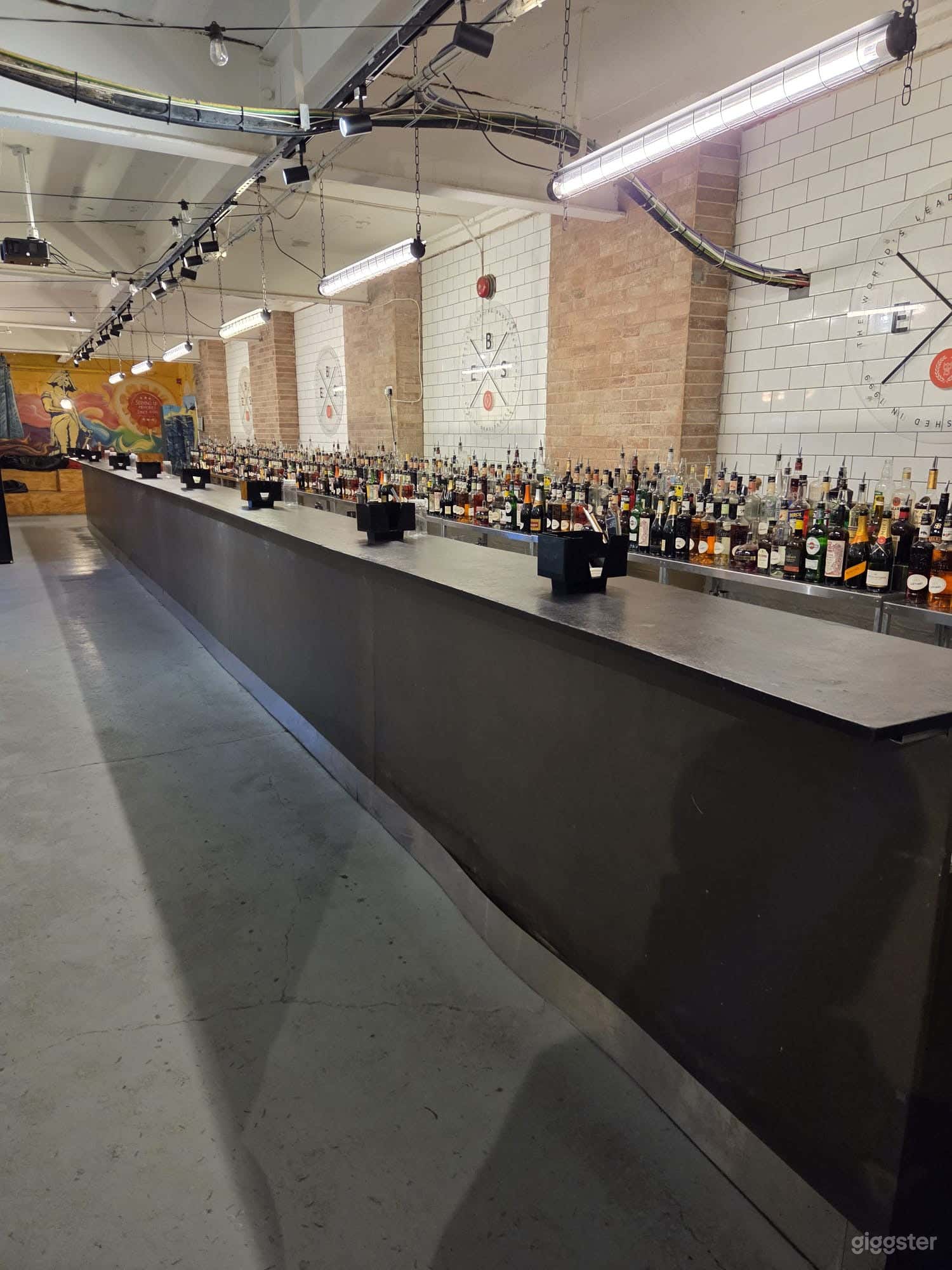 Unique bar school. Open plan perfect for many type of events Photo 1