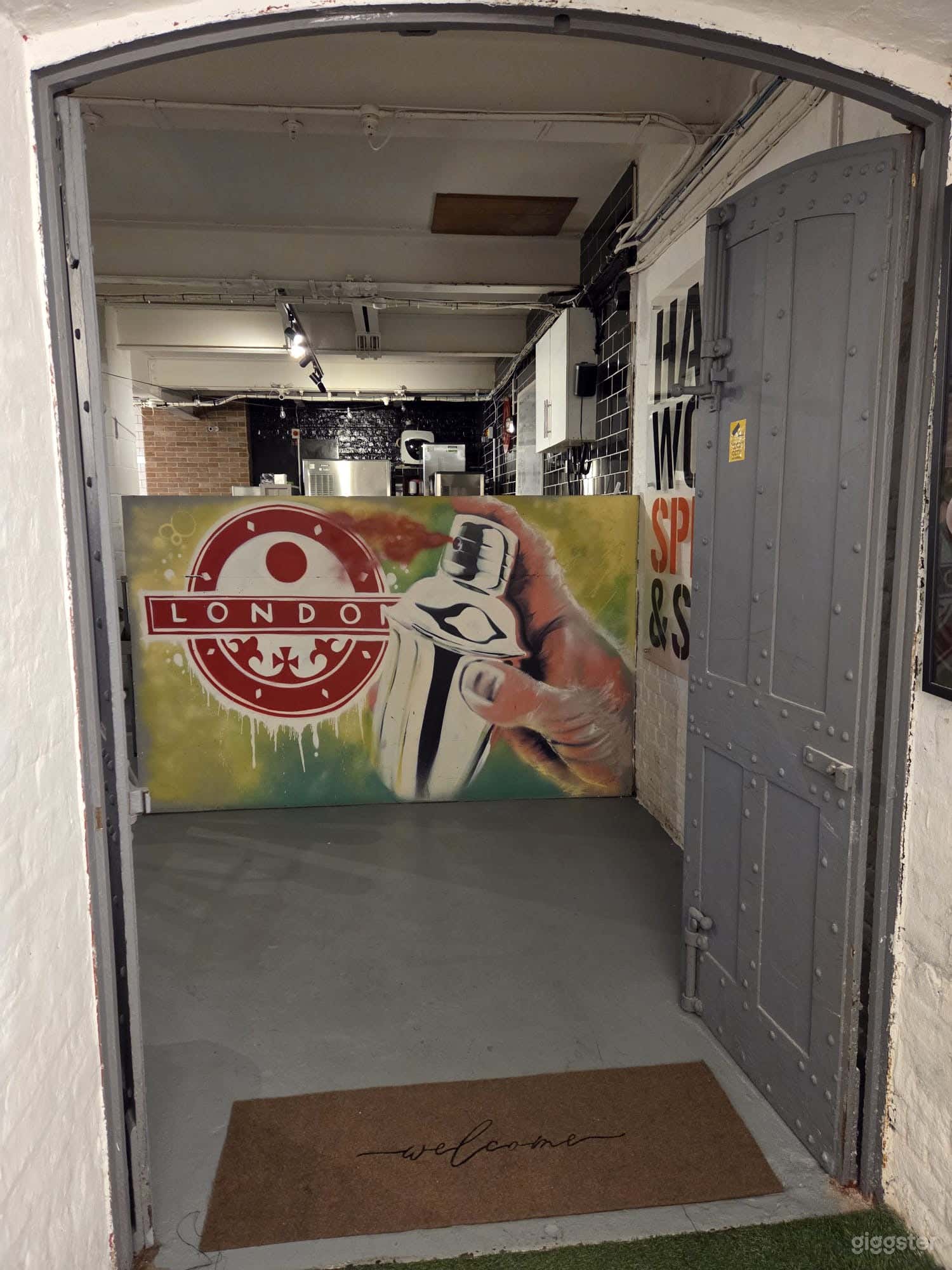 Unique bar school. Open plan perfect for many type of events Photo 2