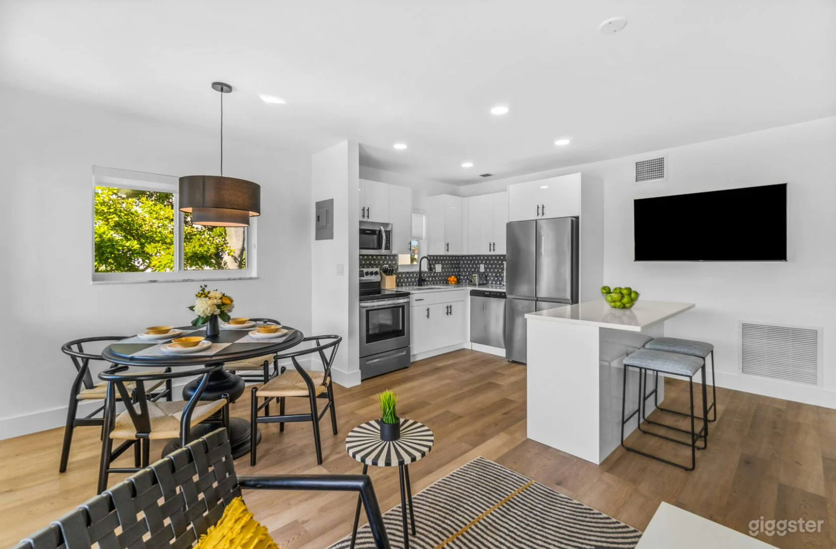 #261 Apt 8 2nd flr Modern fully equipped apartment Photo 4