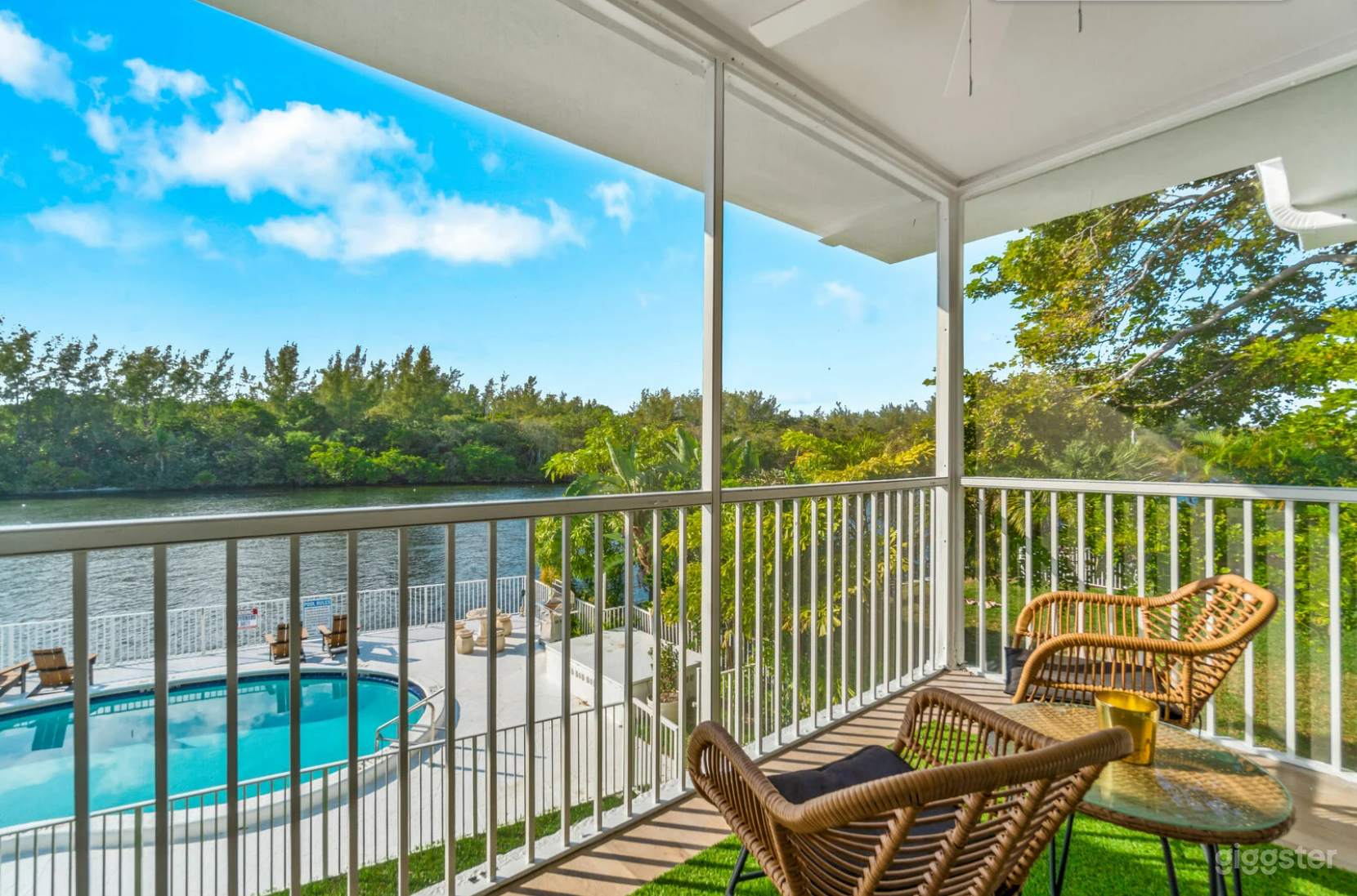 #261 Apt 8 2nd flr Modern fully equipped apartment Photo 3