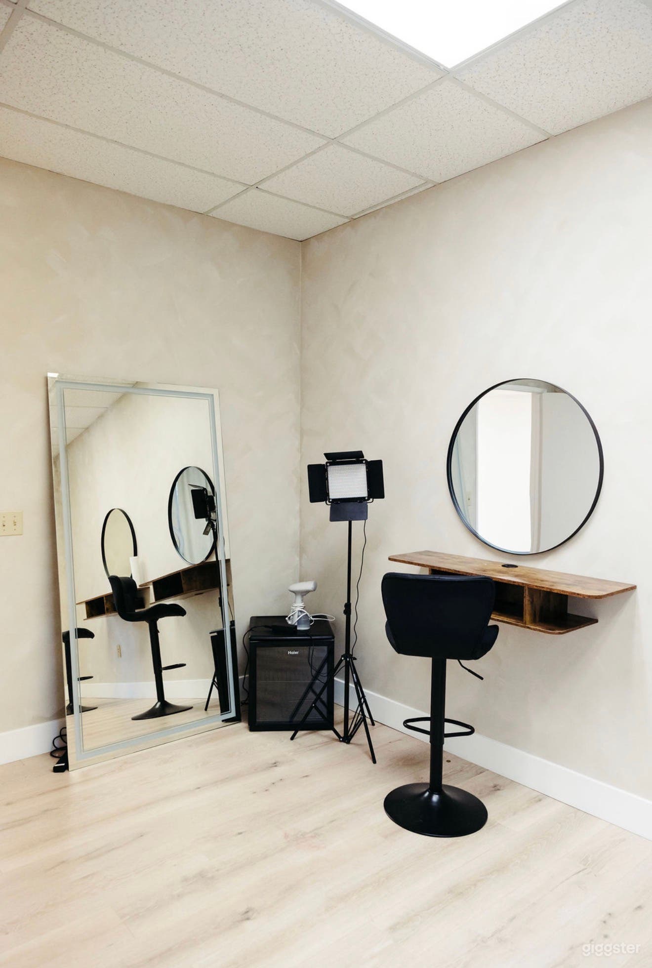 Modern Aesthetic Content Studio Photo 4