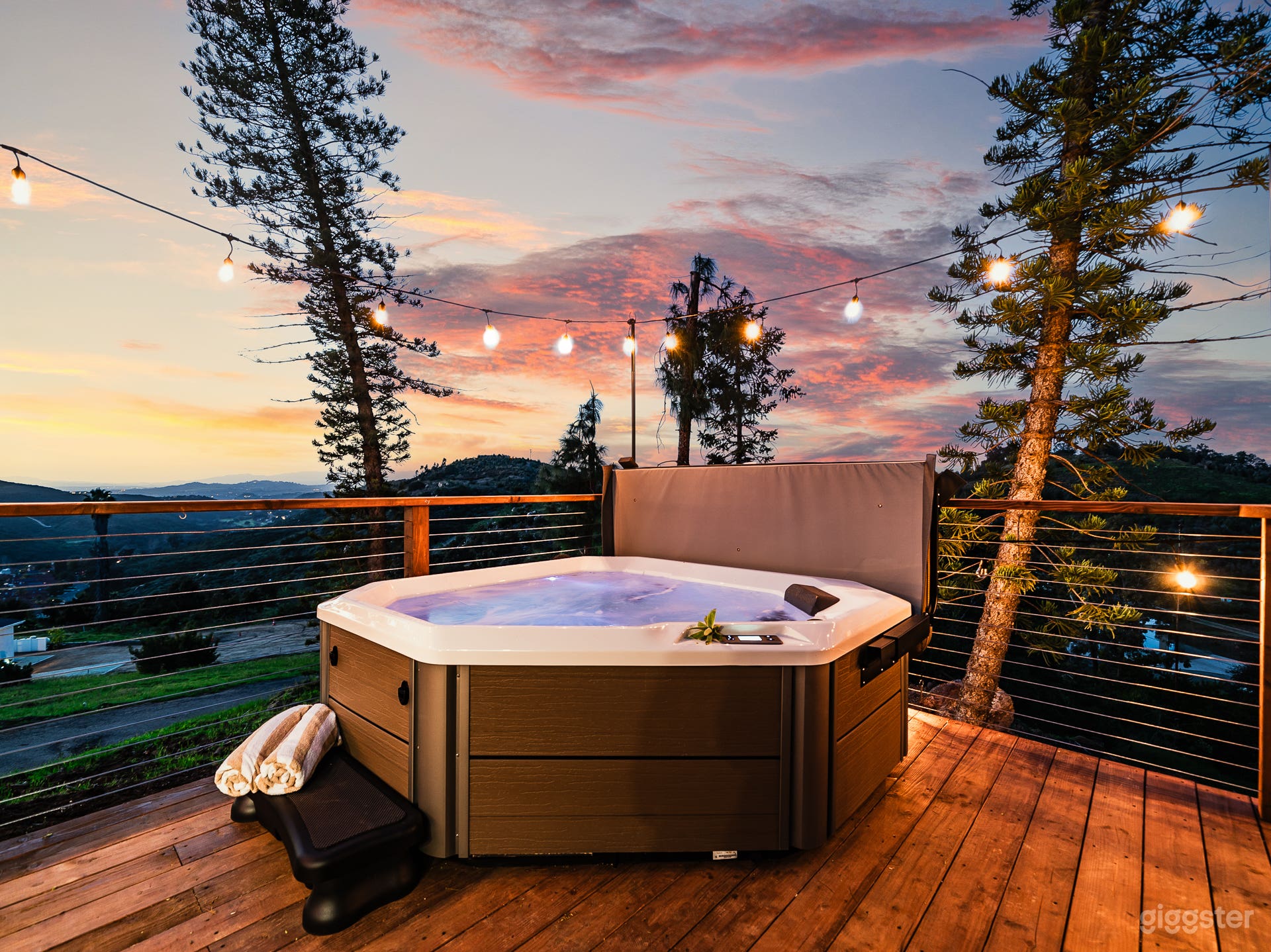 The Den - Tiny Home on large private lot Photo 3