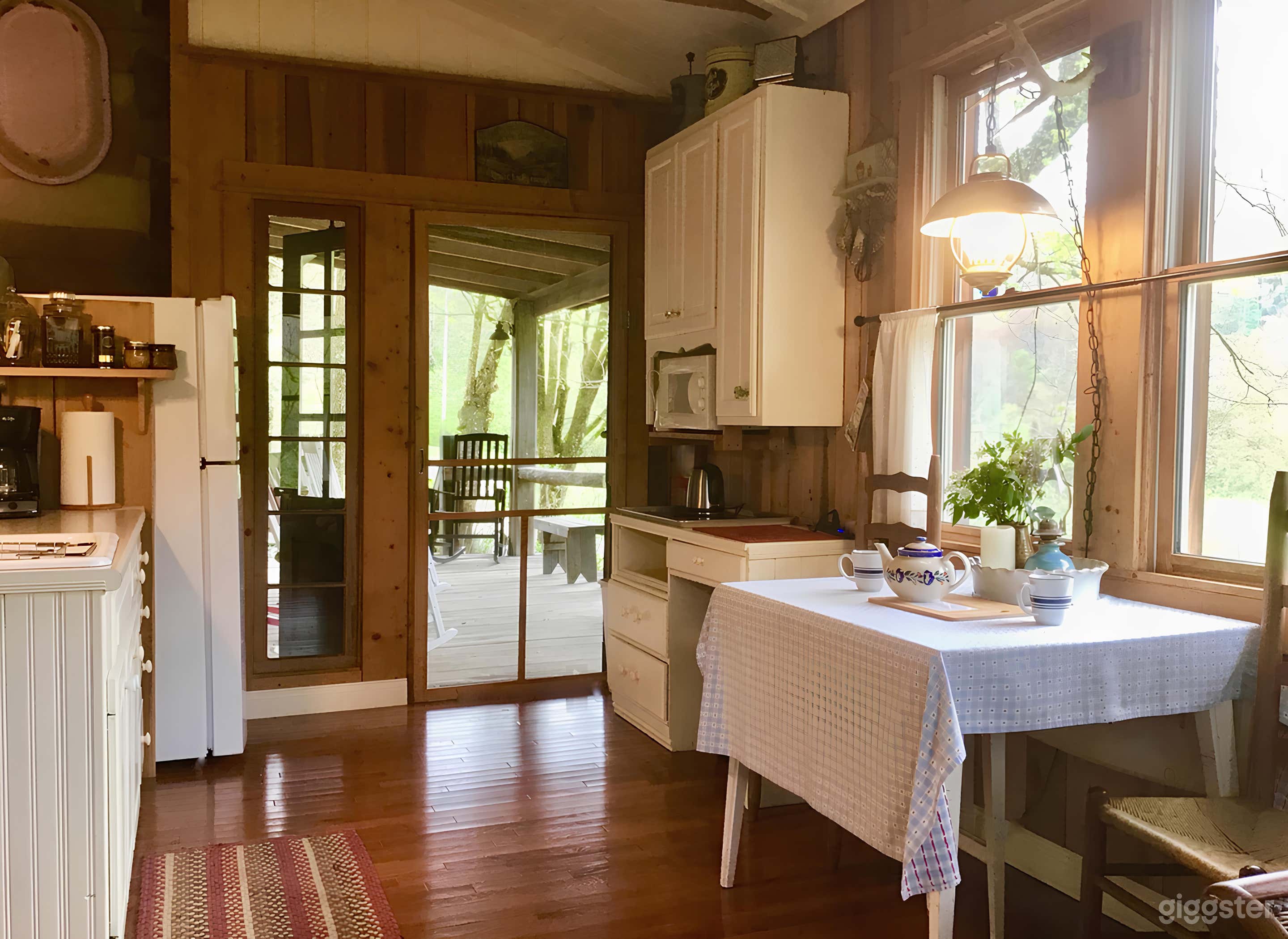 Charming 180-year Old Restored Cabin Photo 4