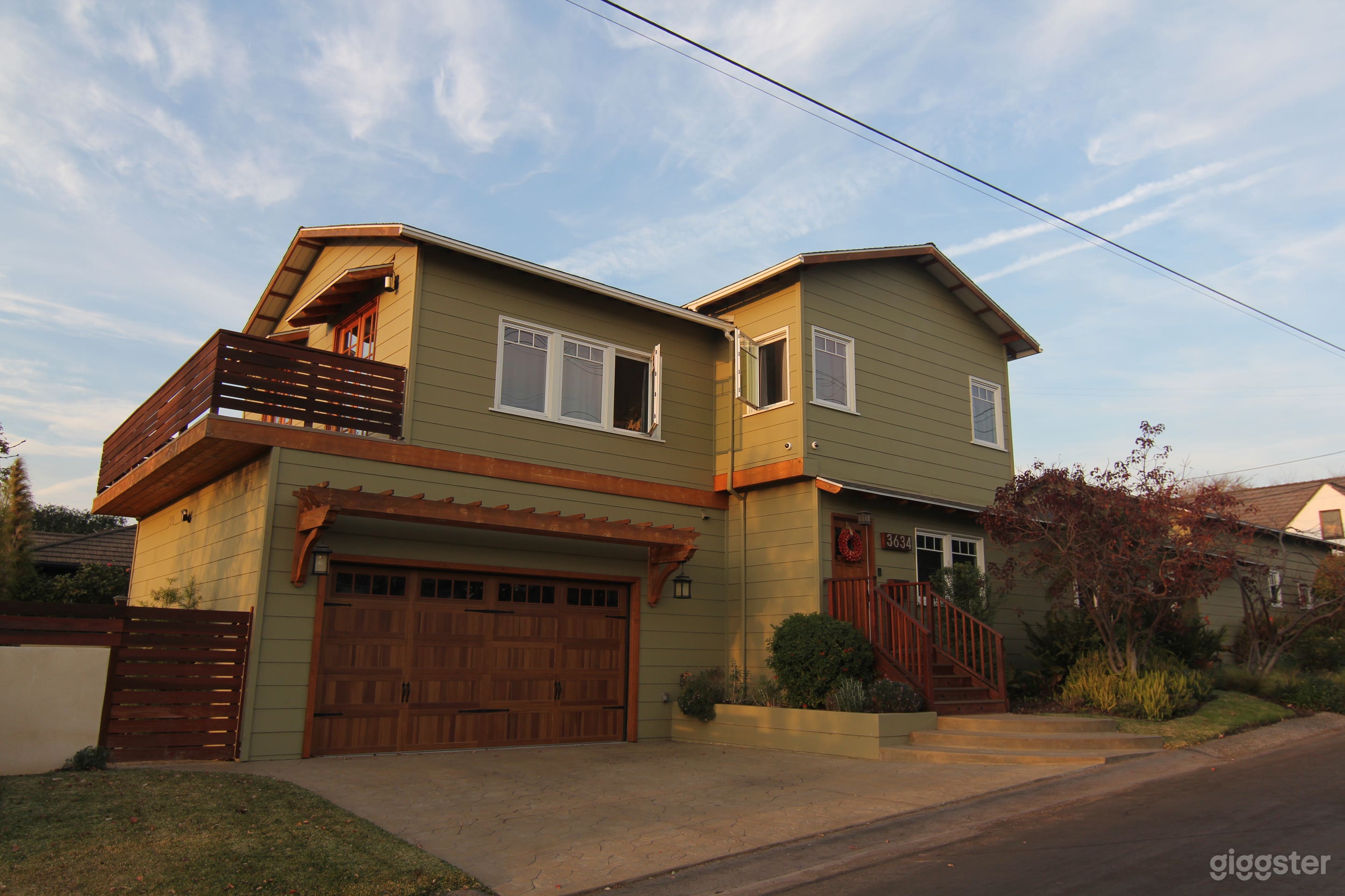 Craftsman meets Ranch in easy to get to WLA, no restricted parking, massive rooms accommodating large crew