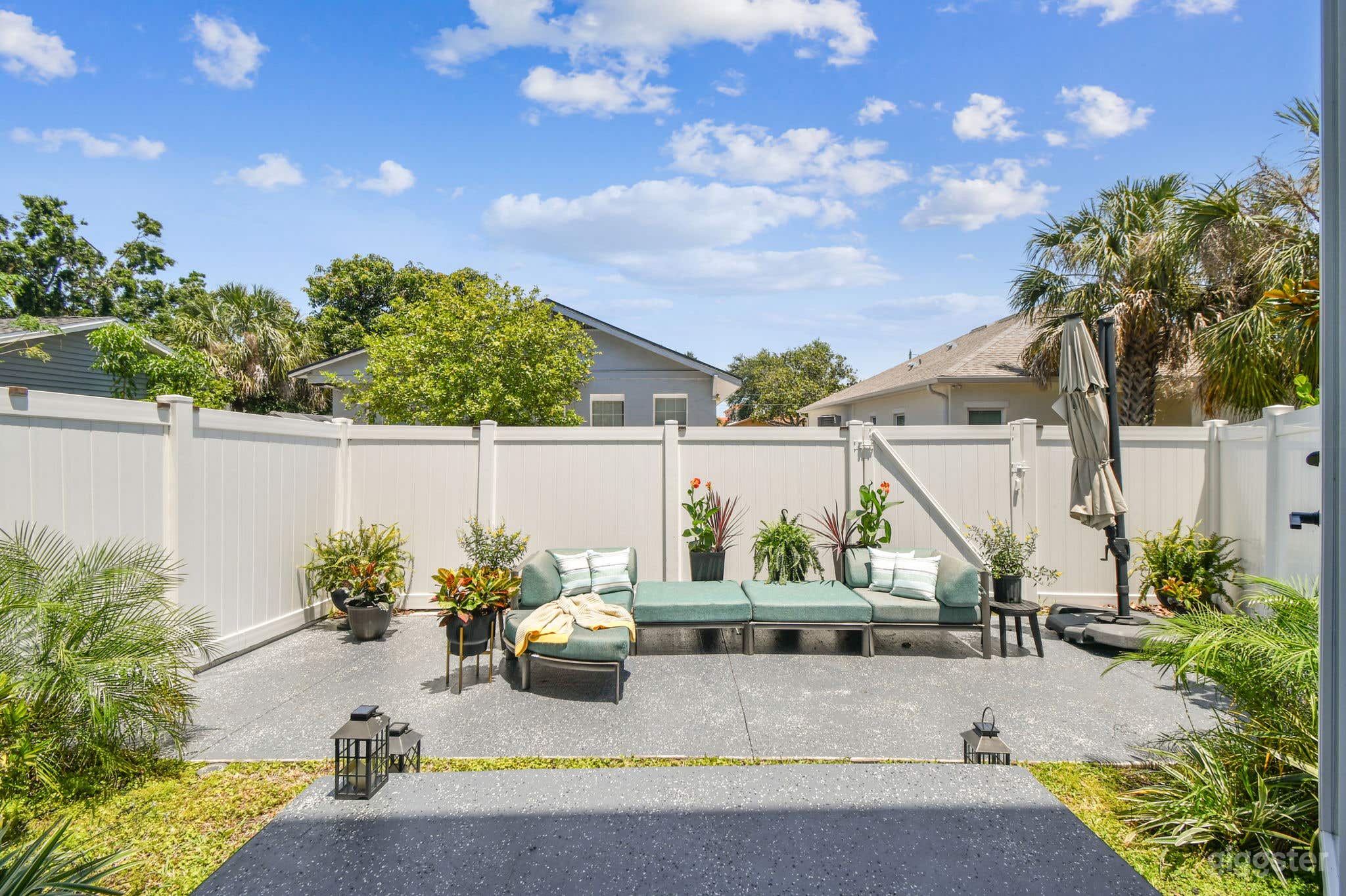 Indoor/Outdoor Entertaining Rooftop &amp; Lanai Photo 3