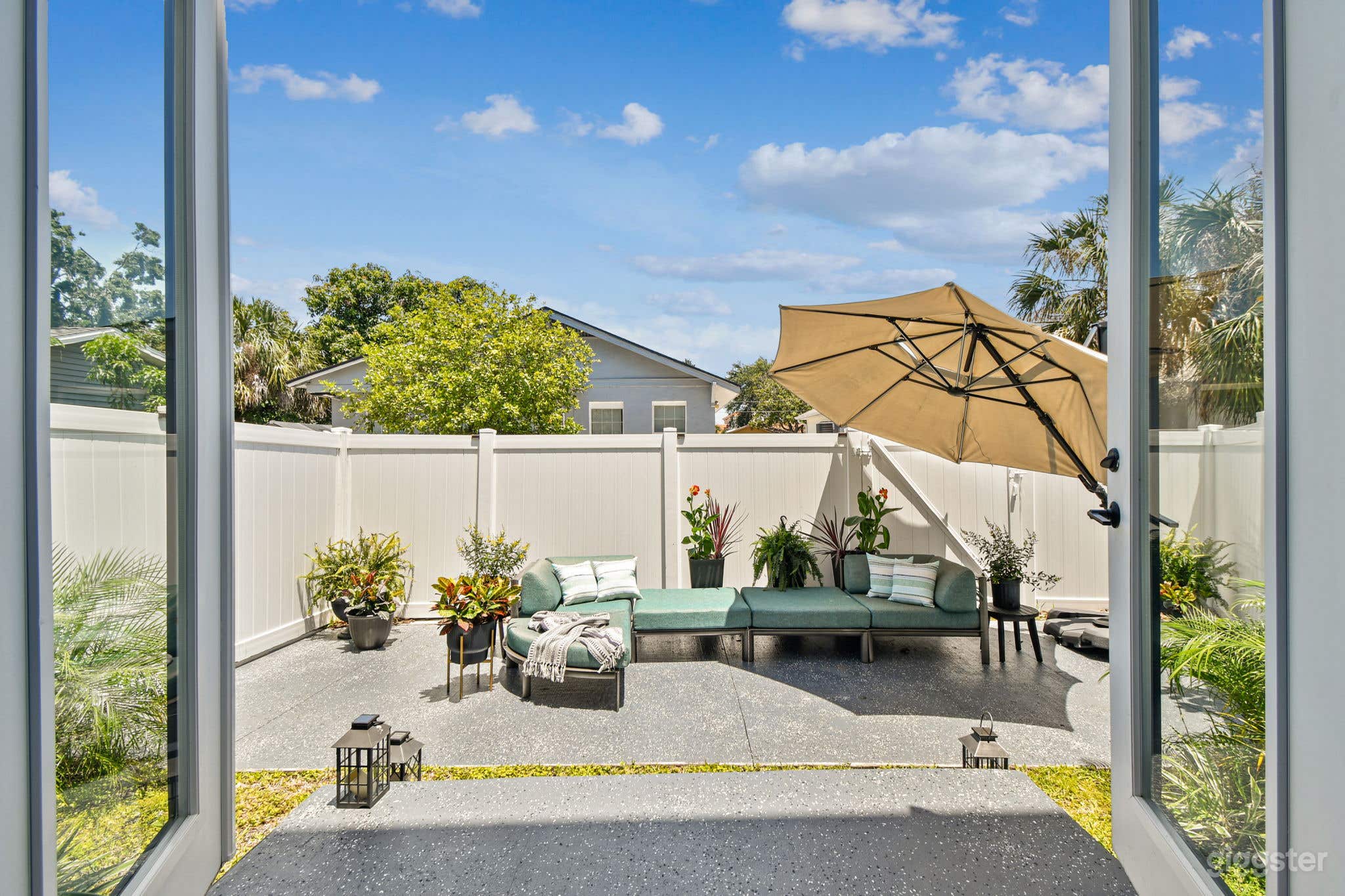 Indoor/Outdoor Entertaining Rooftop &amp; Lanai Photo 1