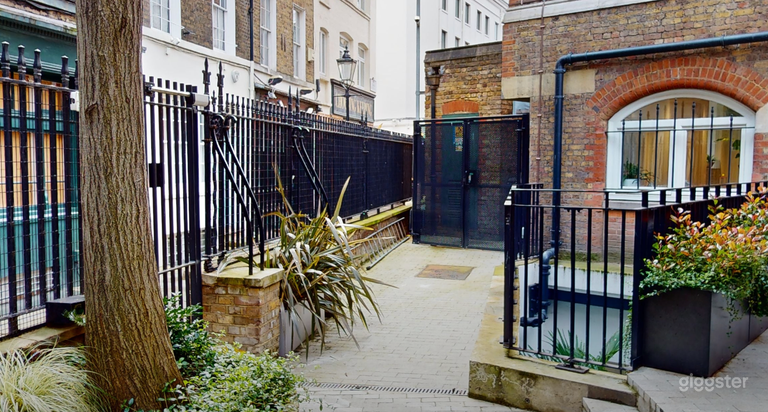  Spacious Outdoor Courtyard 