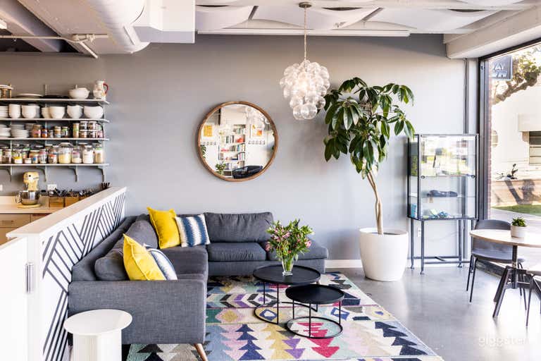  Stunning Waterfront Studio with Sweeping Views, Natural Light & a Flexible Floor Plan 