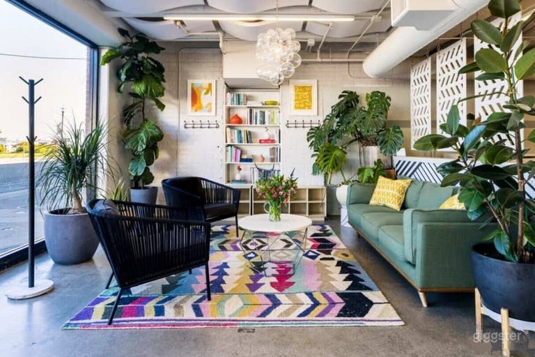  Stunning Waterfront Studio with Sweeping Views, Natural Light & a Flexible Floor Plan 