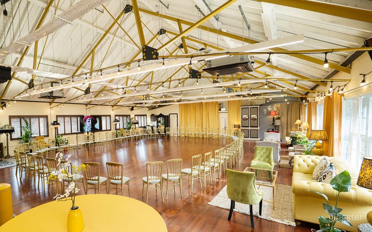  Charming New Victorian Loft Studio in London 