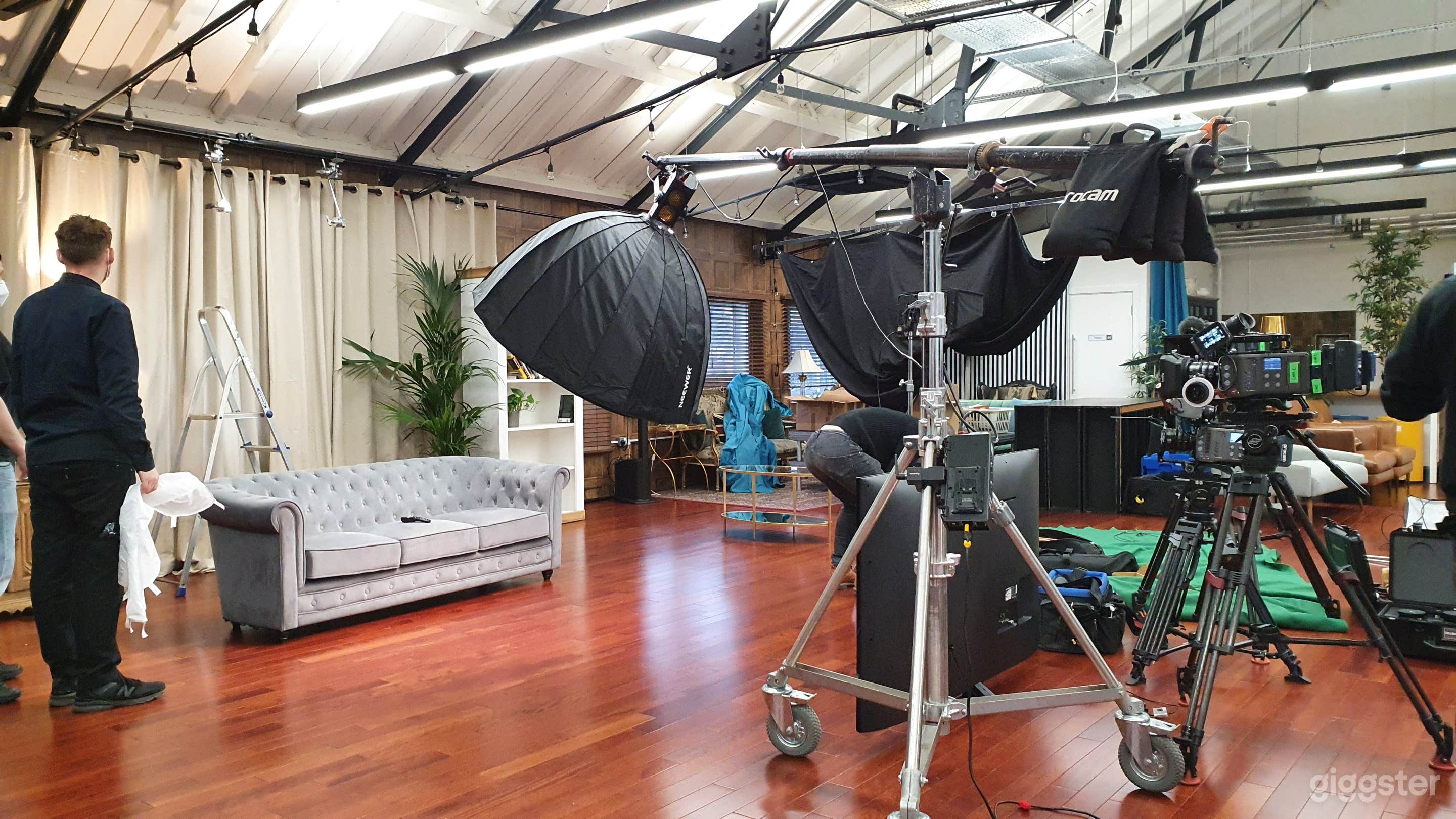 Charming New Victorian Loft Studio in London Photo 3