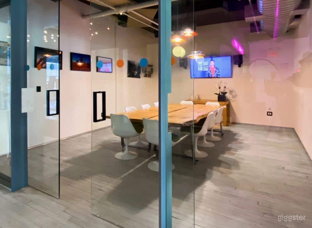Cozy Conference Room w/ Complete Amenities in NYC Photo 4