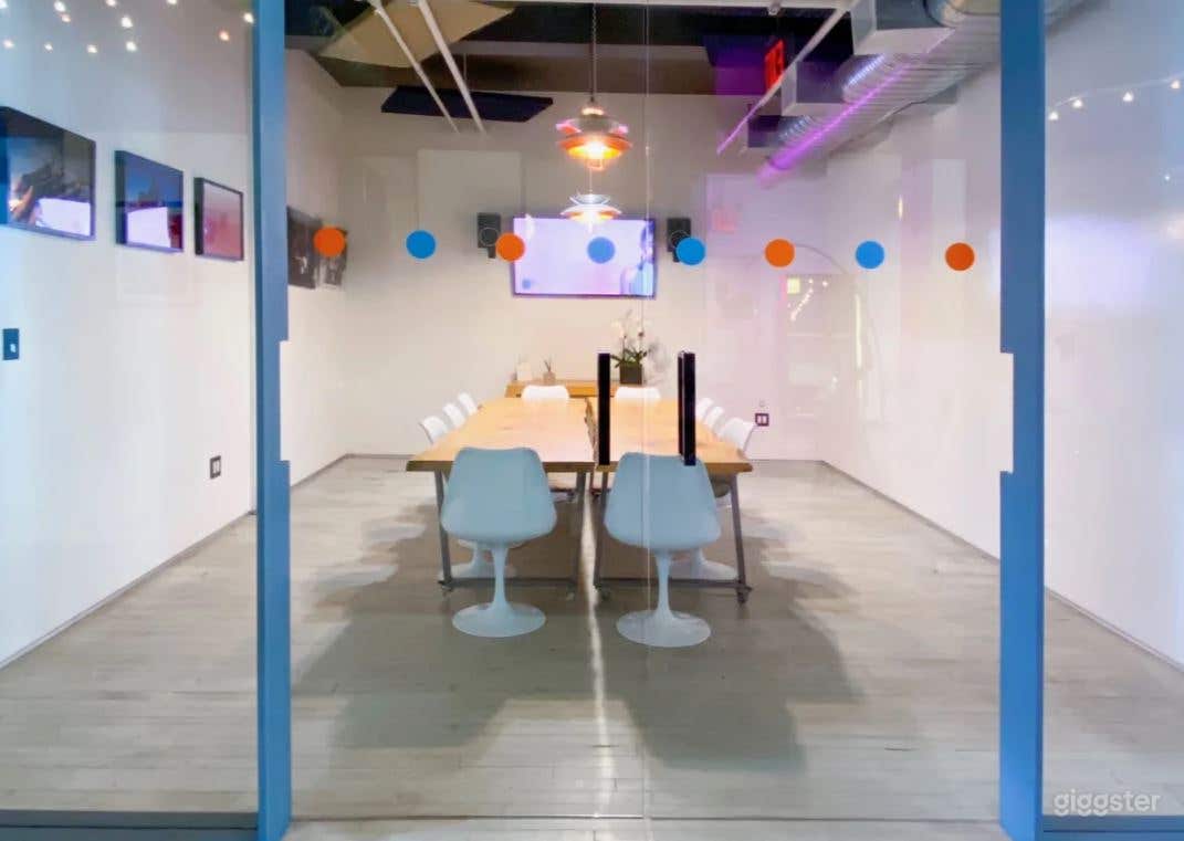 Cozy Conference Room w/ Complete Amenities in NYC Photo 2