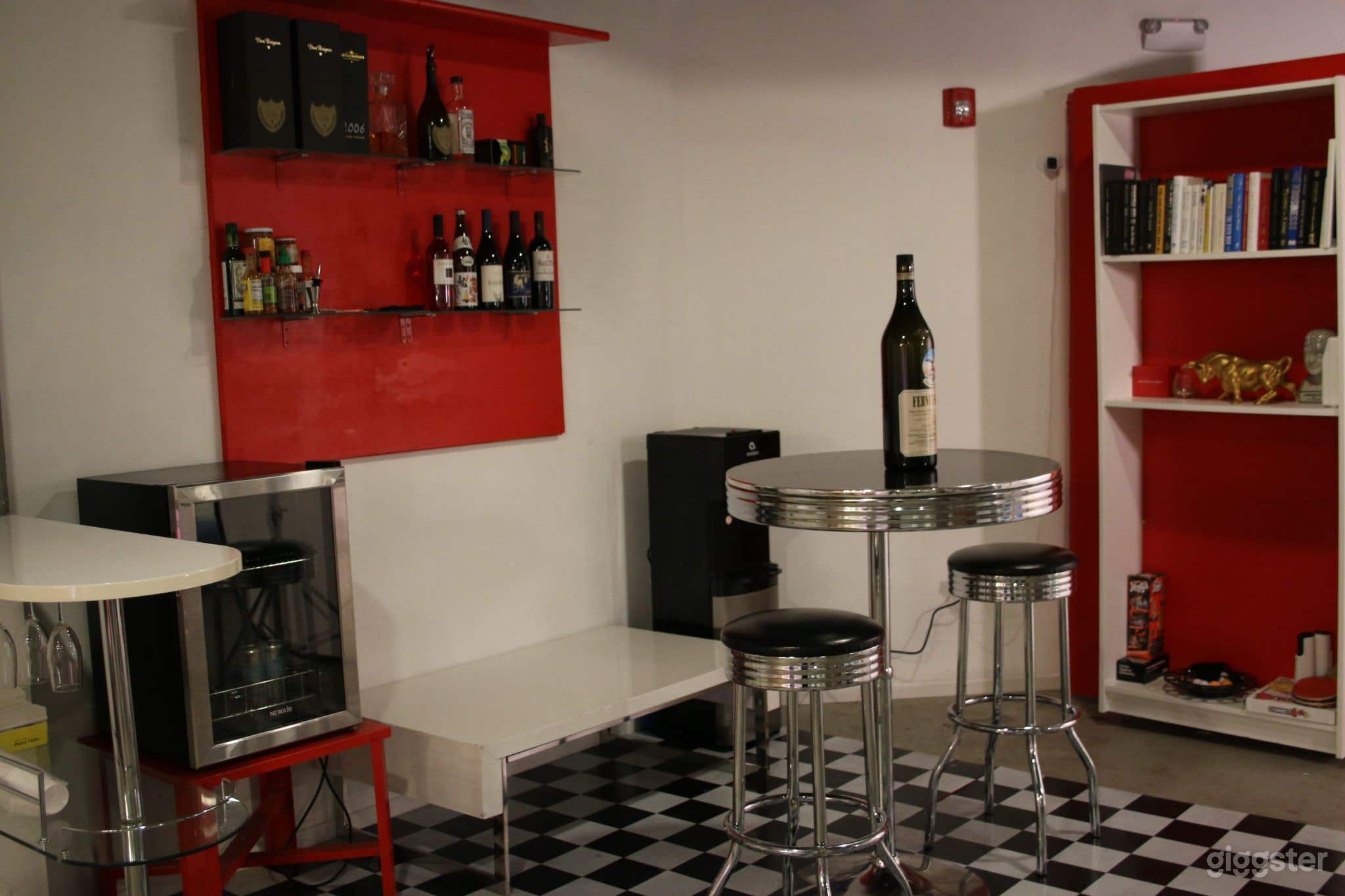 Multi-purpose Spacious Underground Creative Studio in heart of Valencia Photo 3