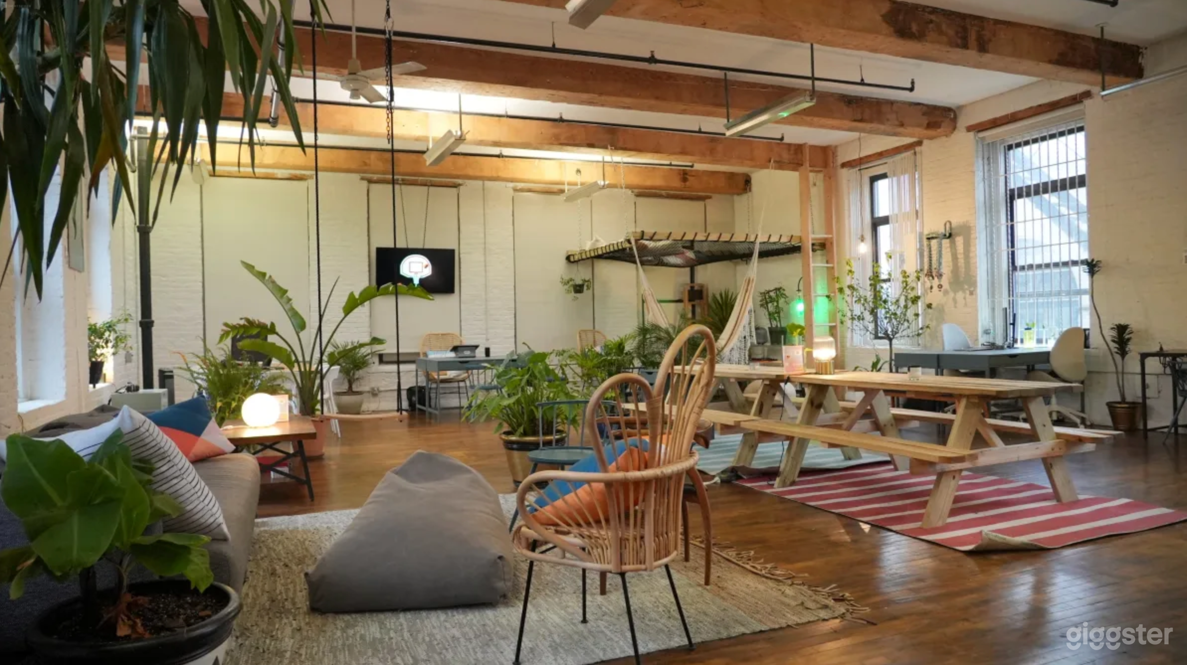 Cozy Williamsburg Event Space &amp; Photo Studio Photo 3