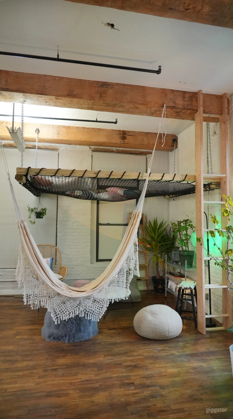  Cozy Williamsburg Event Space & Photo Studio 