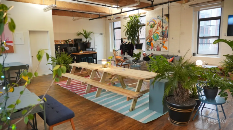  Cozy Williamsburg Event Space & Photo Studio 