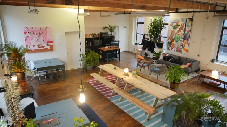  Cozy Williamsburg Event Space & Photo Studio 