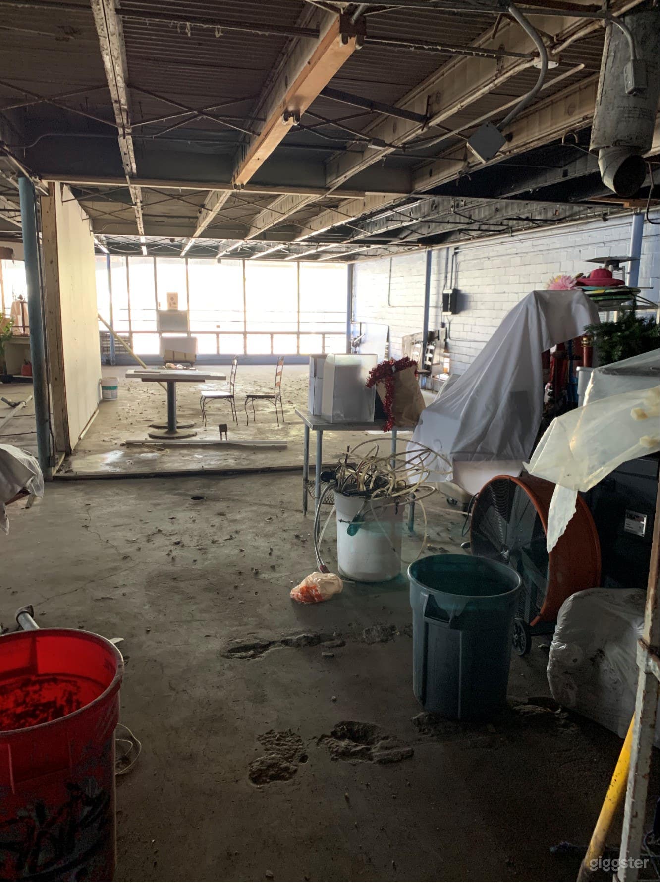 Washer-Laundry Business with plenty of parking spaces in Houston Texas Photo 1