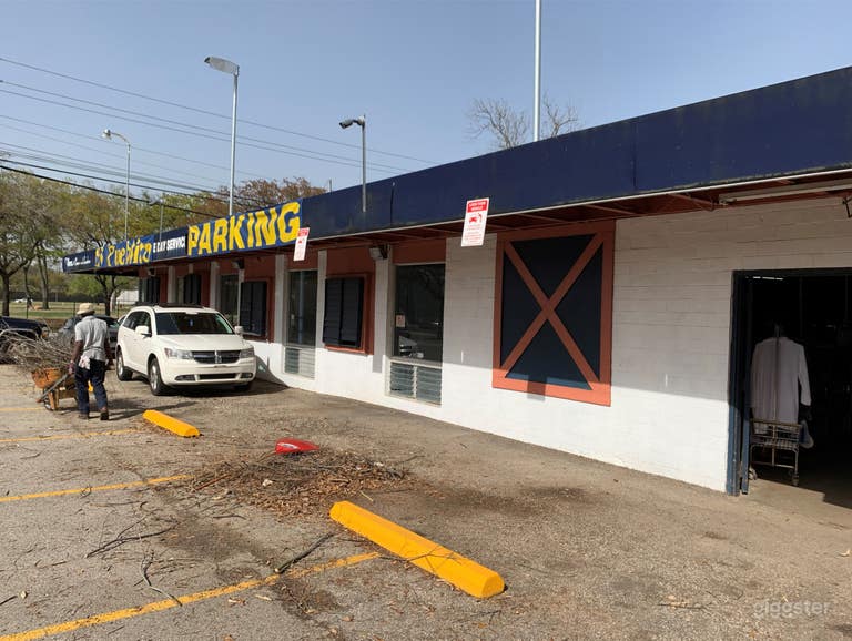  Washer-Laundry Business with plenty of parking spaces in Houston Texas 