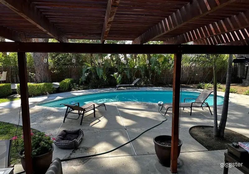 Pool in a Charming and Bright Home Photo 1