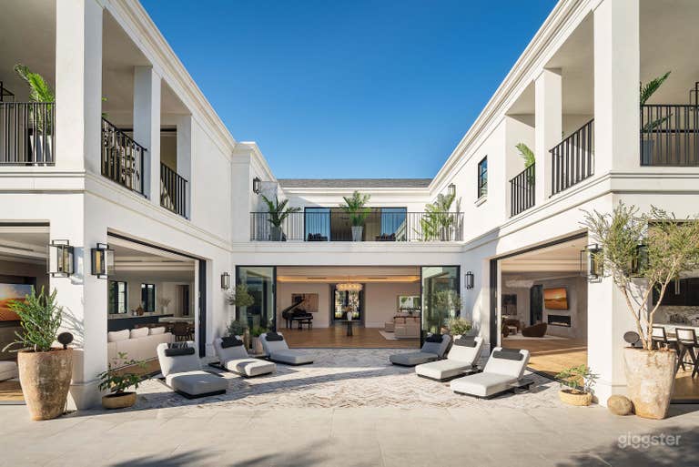  Villa Royale by LuxJB: New 55,000 sqft Modern Mansion in Beverly Hills Flats w PICKLEBALL &amp; BASKETBALL COURT, MINI GOLF, Chef, Cinema, Sauna, Gym. 