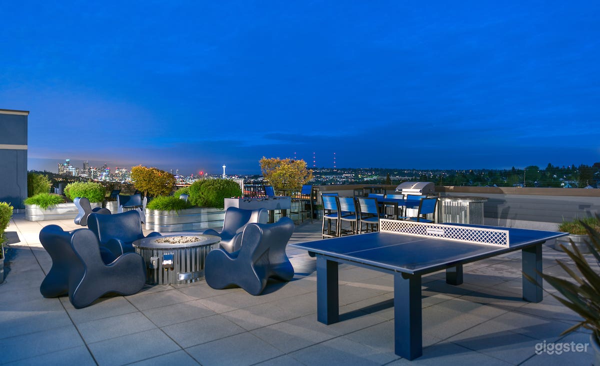 Charming Rooftop Deck w/ Seattle Skyline View Photo 2