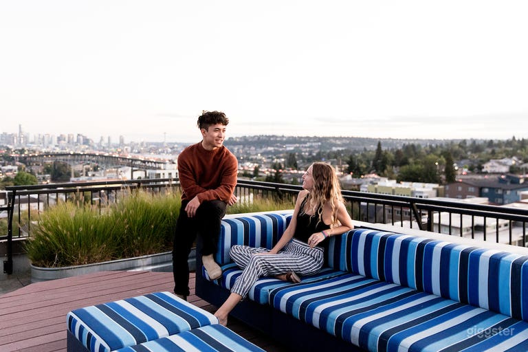  Charming Rooftop Deck w/ Seattle Skyline View 