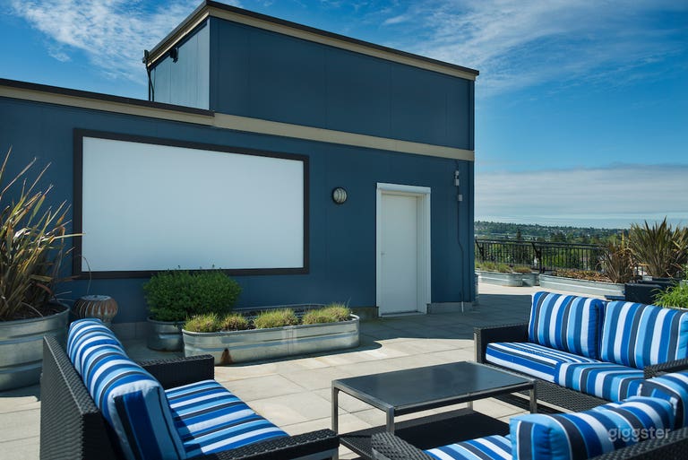  Charming Rooftop Deck w/ Seattle Skyline View 