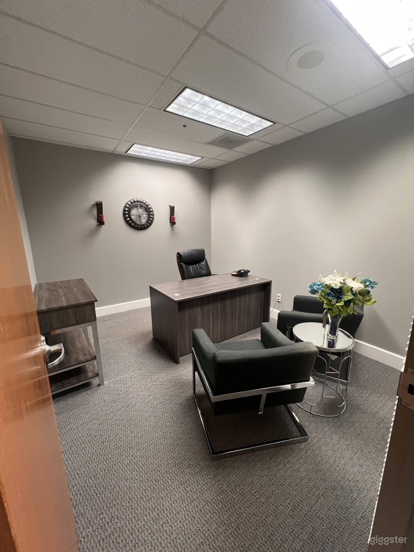 Private Office Suite 640 Photo 1