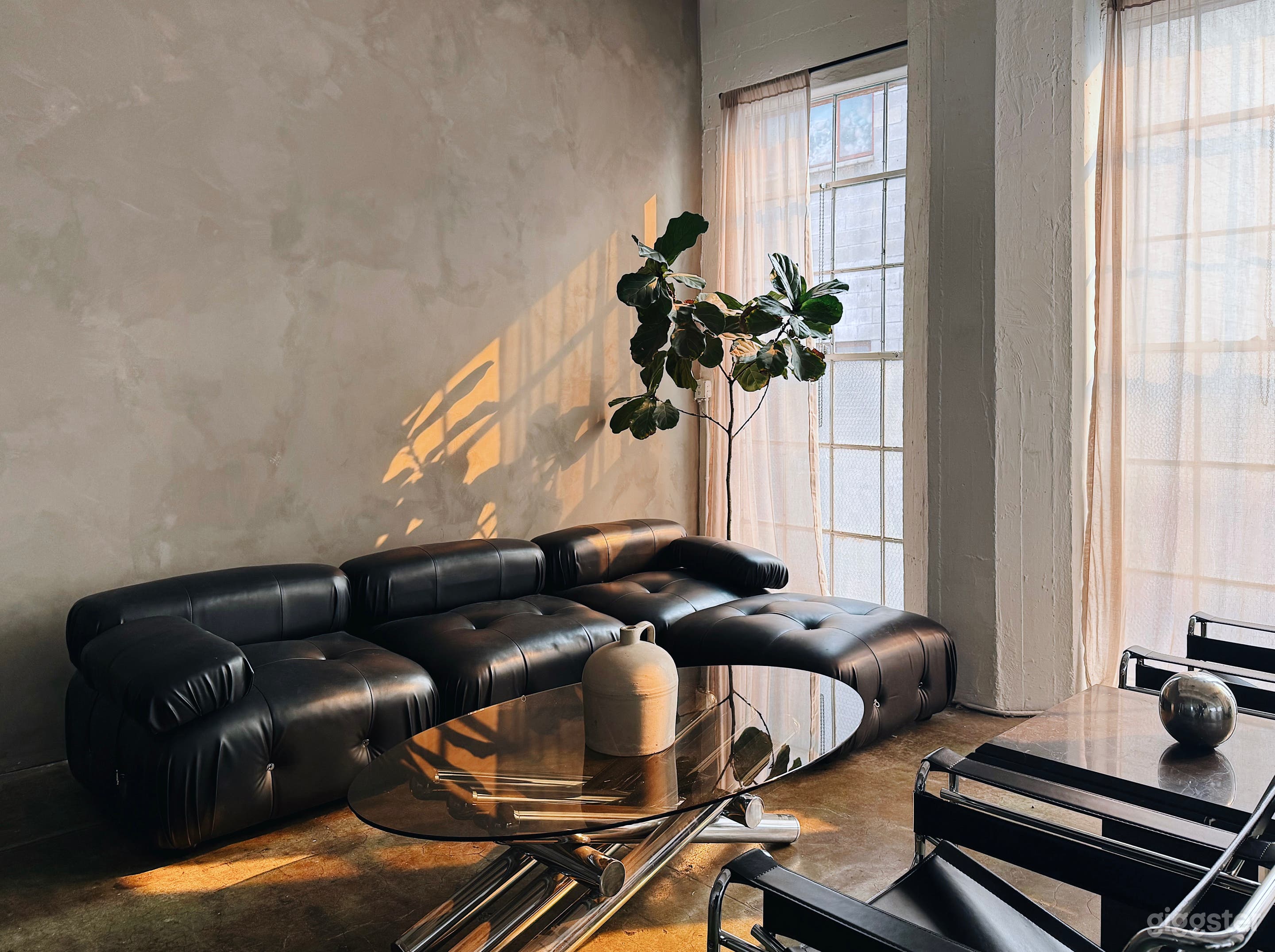 Curated Loft with Limewash Wall, Cyc Wall &amp; A/C Photo 4