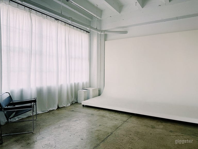  Curated Loft with Limewash Wall, Cyc Wall & A/C 