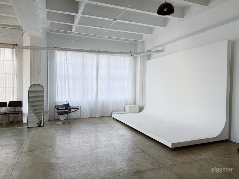  Curated Loft with Limewash Wall, Cyc Wall & A/C 