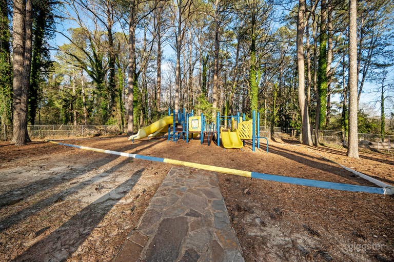  Spacious 2-Acre Venue w/ Playgrounds & Kitchen 