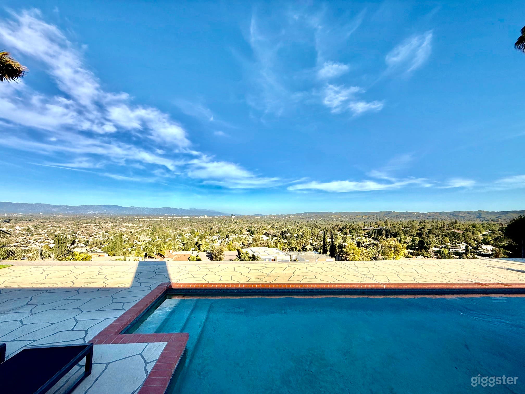 Luxury Hilltop Oasis with Breathtaking Panoramic City Views Photo 1