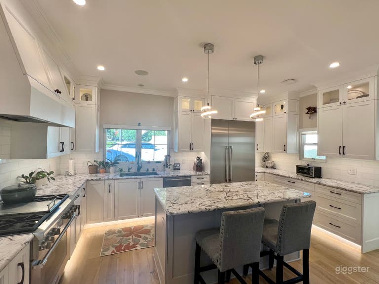  MODERN SPANISH LUXURY WITH GOURMET KITCHEN 