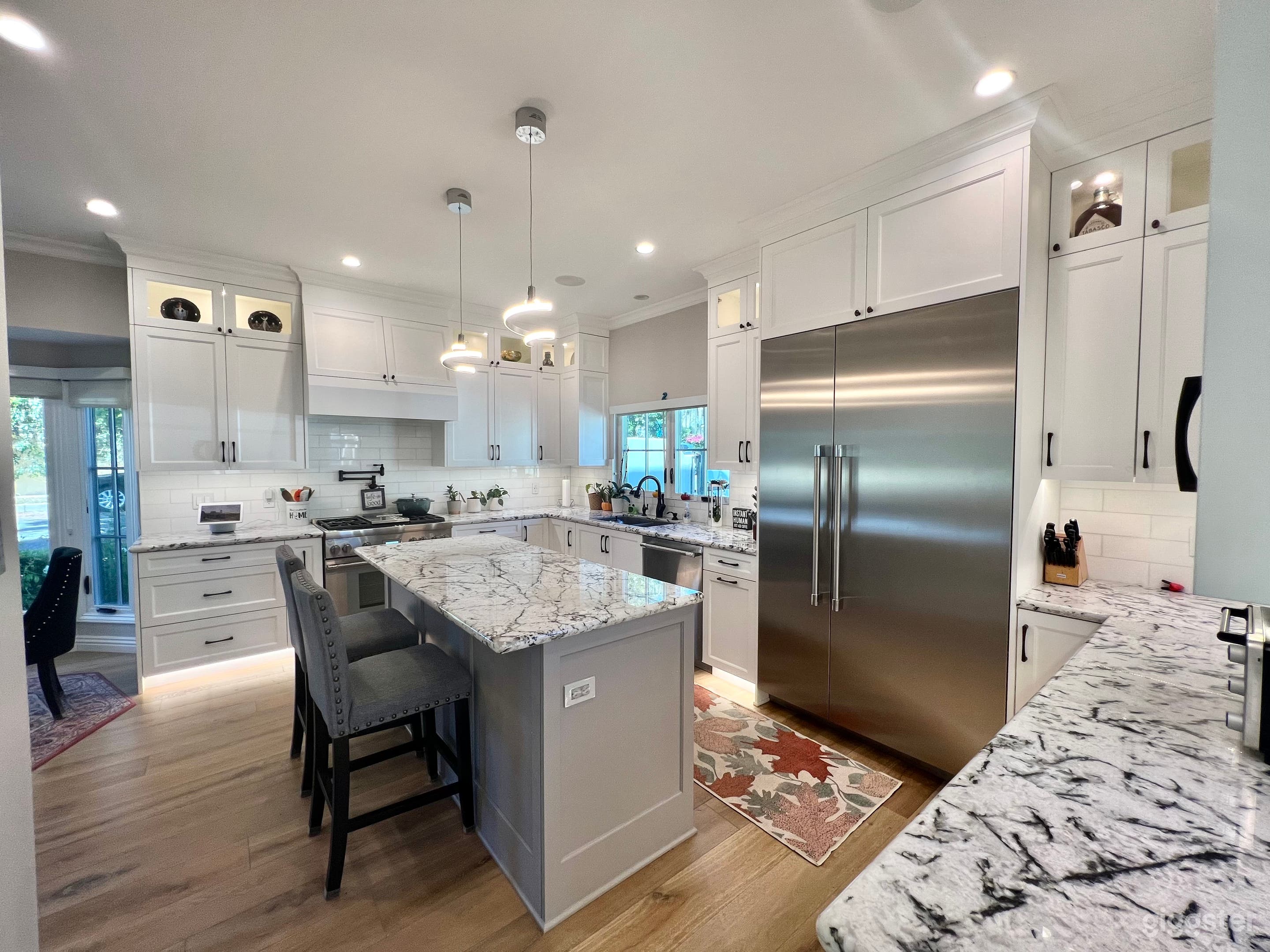 MODERN SPANISH LUXURY WITH GOURMET KITCHEN Photo 3